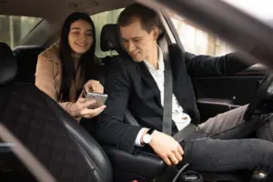 woman talking with taxi driver car (2)