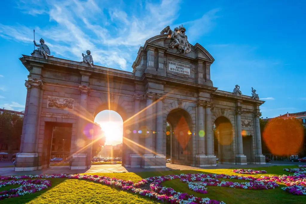 puerta de alcala ubicada en madrid espana