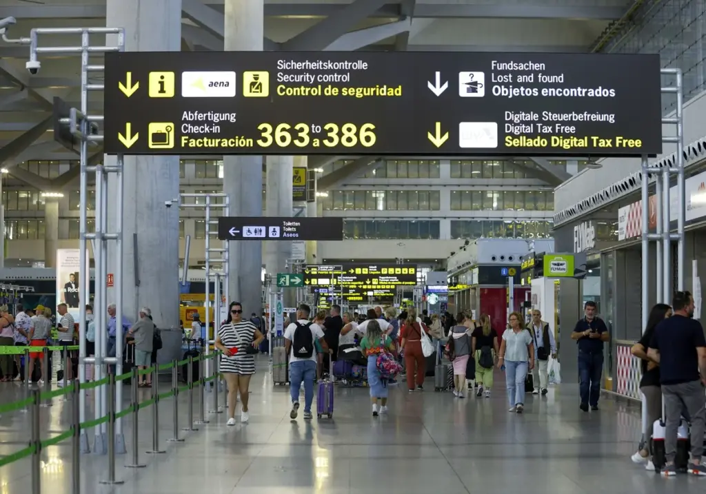 pasillo aeropuerto RA1EKSA6DYFEKoP7OZbEgBO 1200x840@Diario Sur