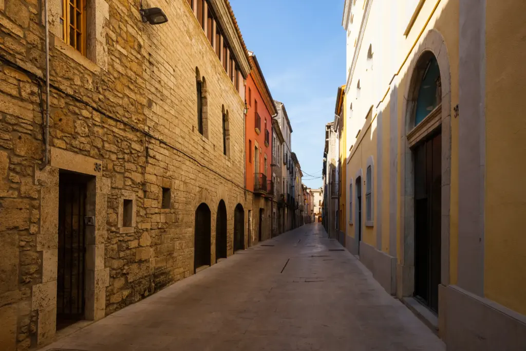 street ordinary catalan town banyoles