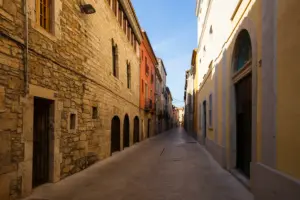 street ordinary catalan town banyoles